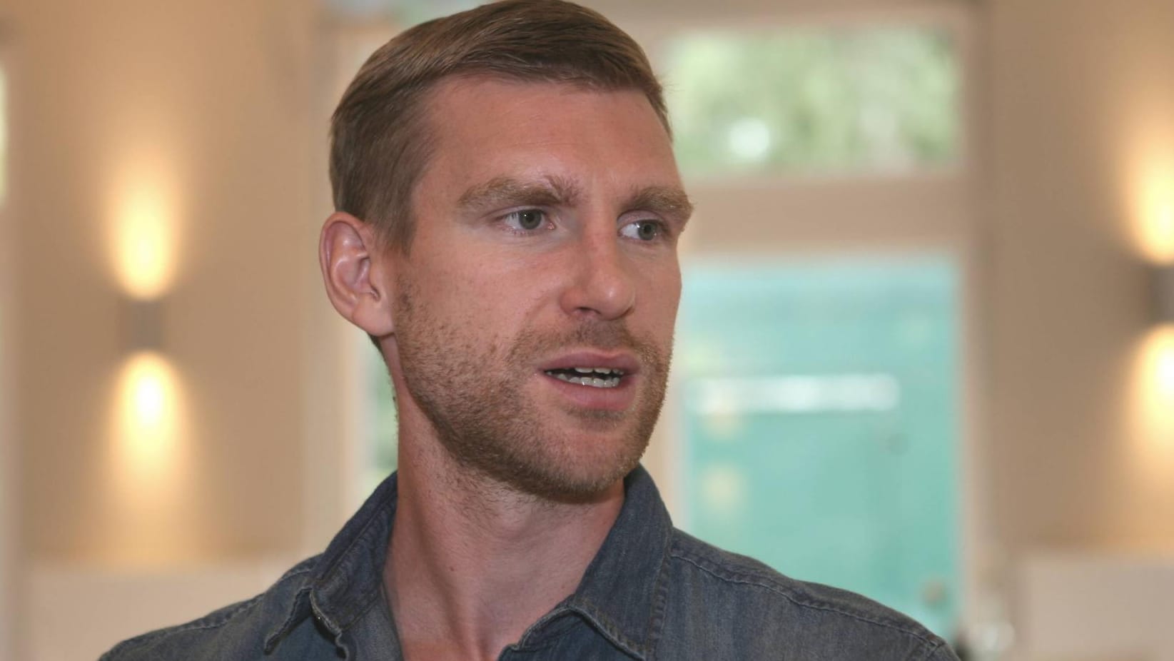 Verteidigt Joachim Löw gegenüber der öffentlichen Kritik: Per Mertesacker. Verteidigt Joachim Löw gegenüber der öffentlichen Kritik: Per Mertesacker.