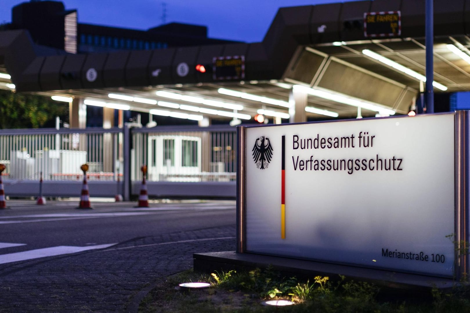 Das Bundesamt für Verfassungsschutz in Chorweiler: Die meisten Mitarbeiter der Behörde arbeiten im Verborgenen und dürfen nicht einmal mit Bekannten und Familie über ihre Tätigkeit sprechen.