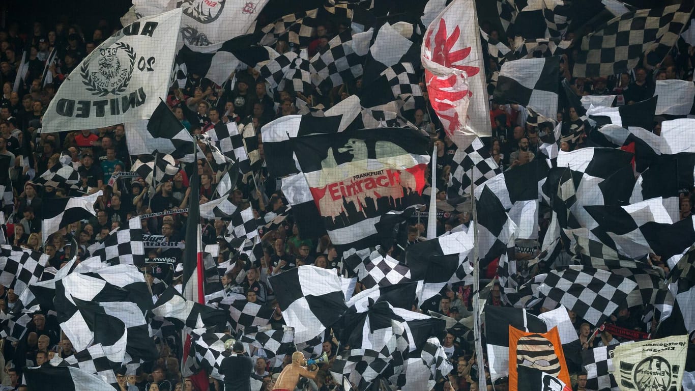 Bilder wie dieses wird es in Marseille nicht geben: Eintracht-Fans beim Spiel in Dortmund am vergangenen Freitag.