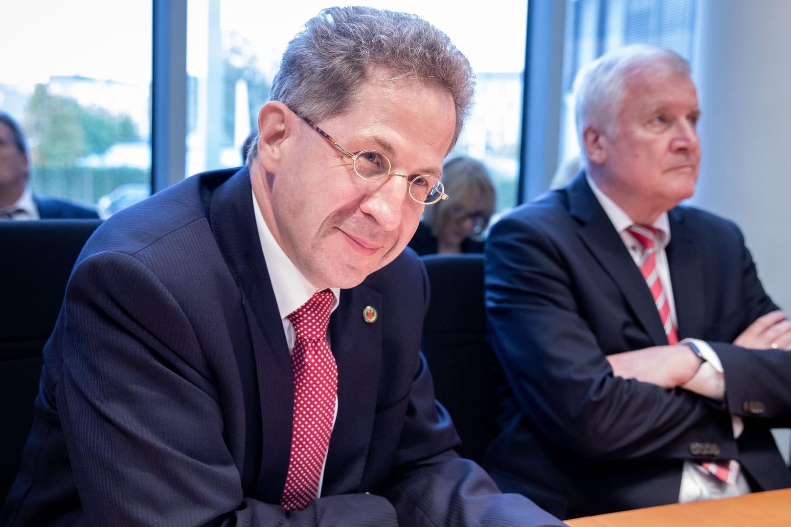 Hans-Georg Maaßen neben Horst Seehofer: Belohnt für schlechte Arbeit.