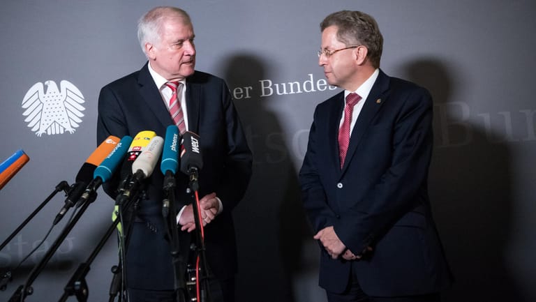 Horst Seehofer und Hans-Georg Maaßen: Der Ex-Verfassungsschutz-Chef erhält eine Stelle in Seehofers Innenministerium.