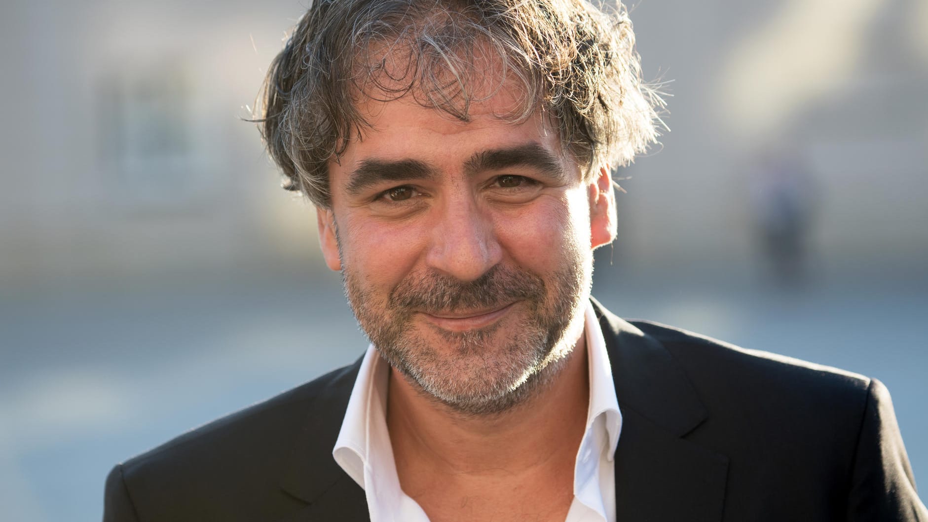 Deniz Yücel, deutsch-türkischer Journalist: In seiner Rede kritisierte er die Bundesregierung: Diese verrate diejenigen Menschen in der Türkei, die sich eine freiheitlich-säkulare Gesellschaft wünschten.