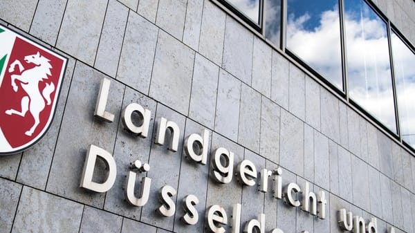 Das Landesgericht Düsseldorf: Eine Bloggerin soll in NRW offenbar einen Chirurgen erpresst haben. Das Landesgericht Düsseldorf: Eine Bloggerin soll in NRW offenbar einen Chirurgen erpresst haben.