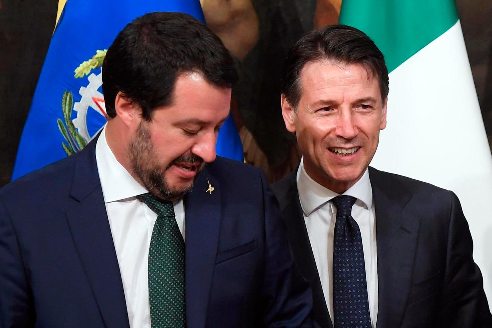 Italiens Ministerpräsident Giuseppe Conte (re.) neben Innenminister Matteo Salvini: Die rechte Regierung Italiens setzte die EU beim Thema Migration heftig unter Druck.