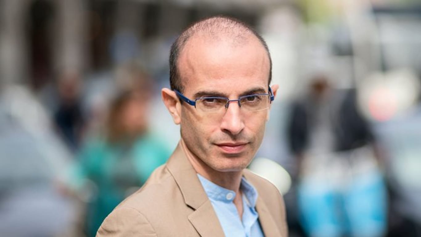Yuval Noah Harari warnt vor drei großen Gefahren für die Menschheit.