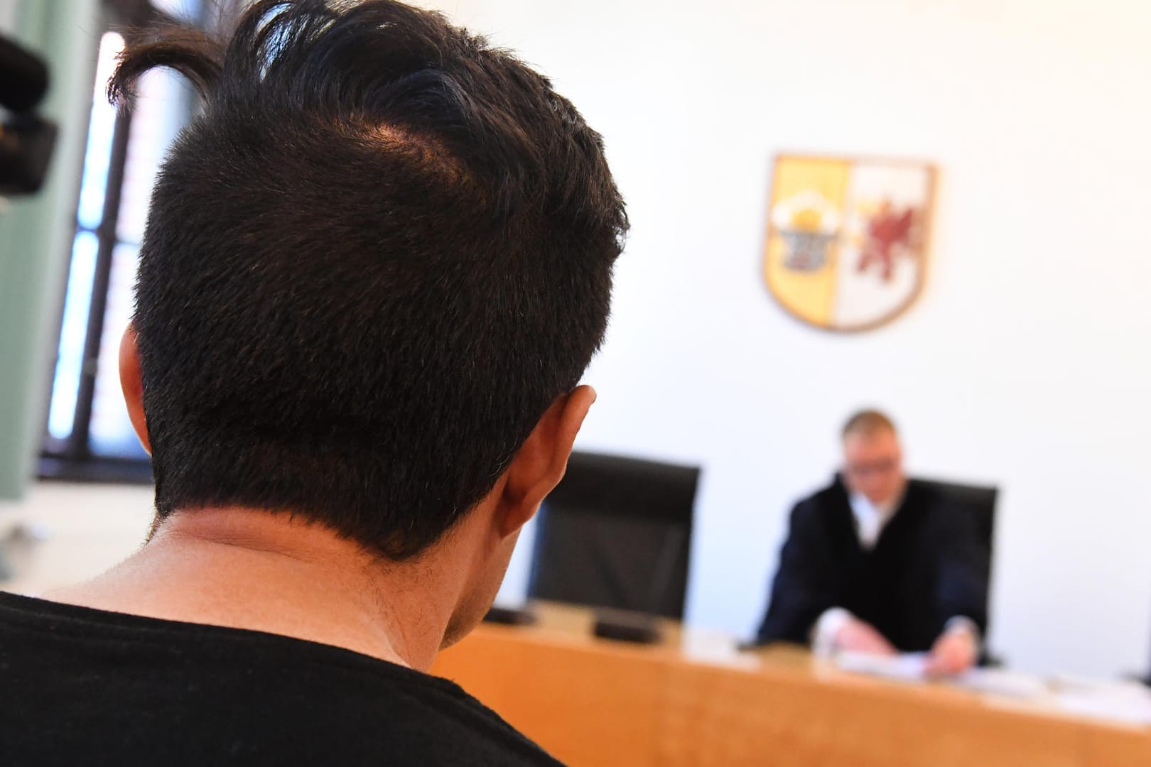 Asylbewerber vor Gericht: Nasibullah S. sitzt im Verwaltungsgericht Greifswald.