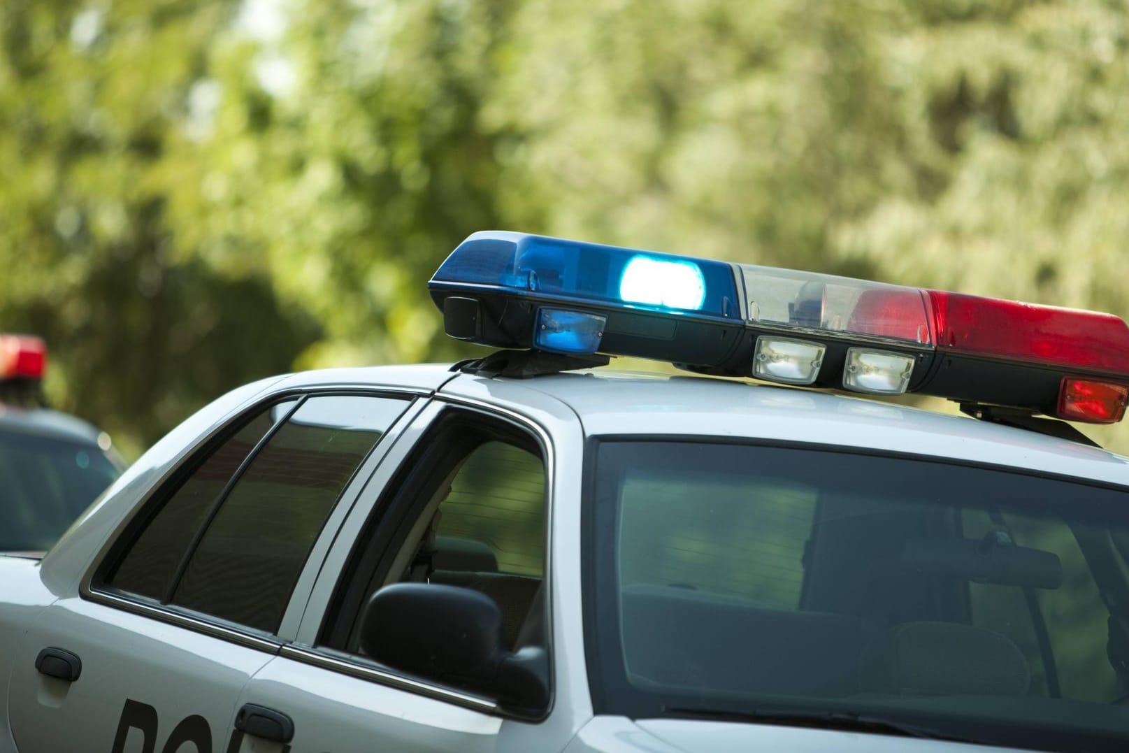 US-Polizei im Einsatz: Im Falle eines Schuldspruchs drohen dem US-Arzt bis zu 40 Jahre Haft, seiner Freundin bis zu 30 Jahre.