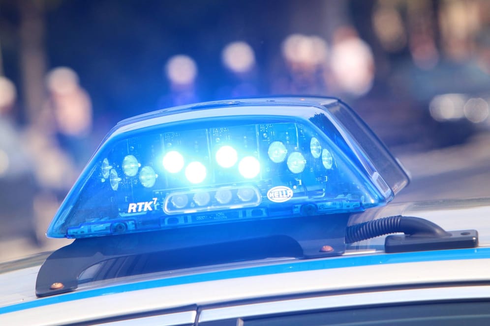 Blaulicht der Polizei: Ein Gewaltverbrechen in Krefeld beschäftigt die Polizei.