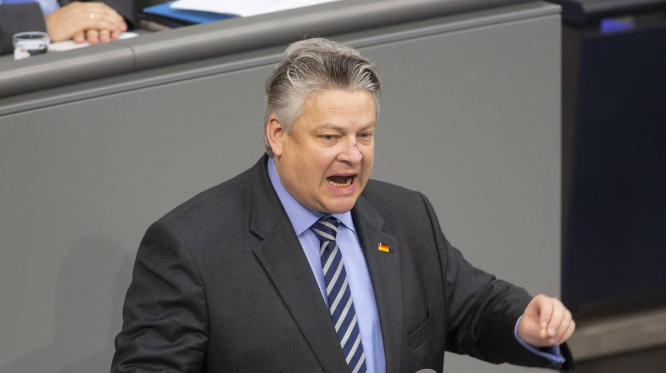 Thomas Seitz bei einer Sitzung im Bundestag: Nach Auffassung des baden-württembergischen Justizministeriums hat Thomas Seitz die Vorschriften zum Beamtenstatus verletzt.
