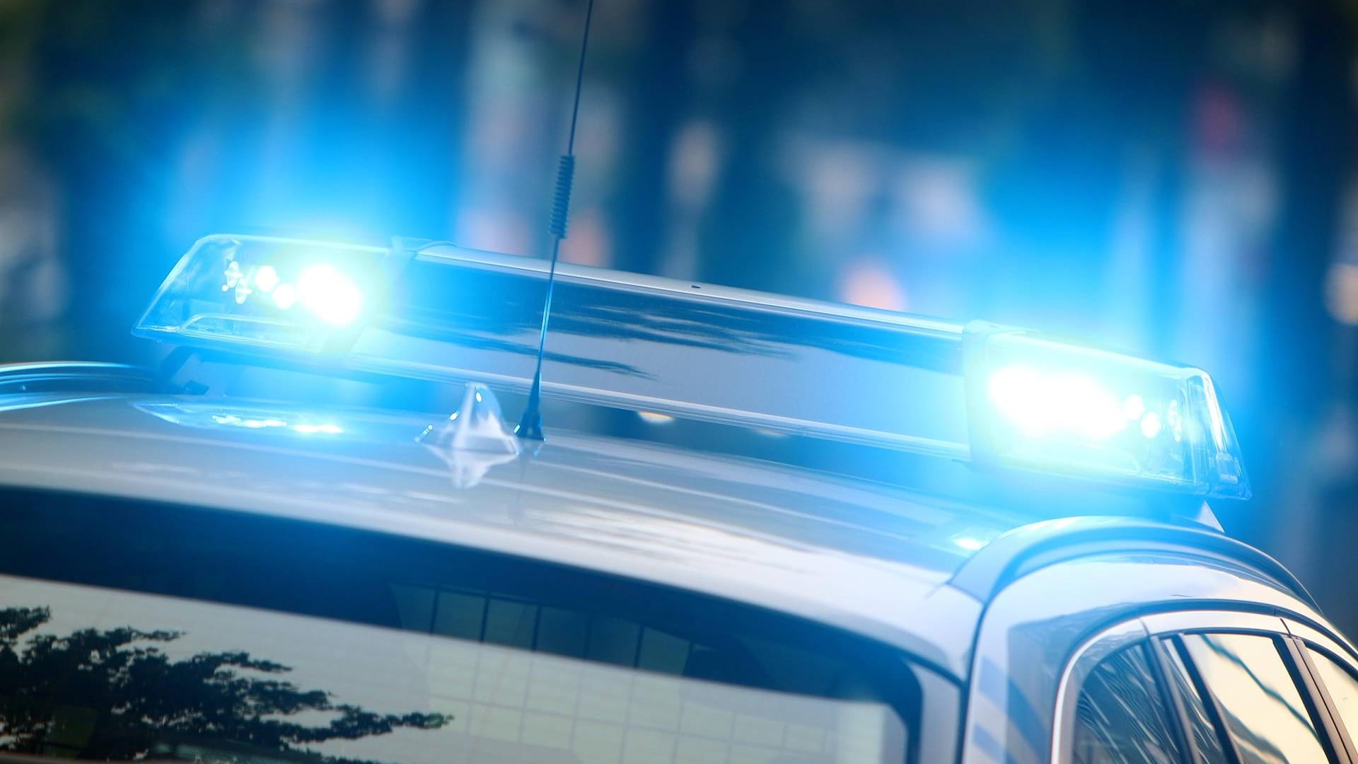 Polizeiauto mit Blaulicht: Der 15-Jährige wurde im April als vermisst gemeldet. Polizeiauto mit Blaulicht: Der 15-Jährige wurde im April als vermisst gemeldet.