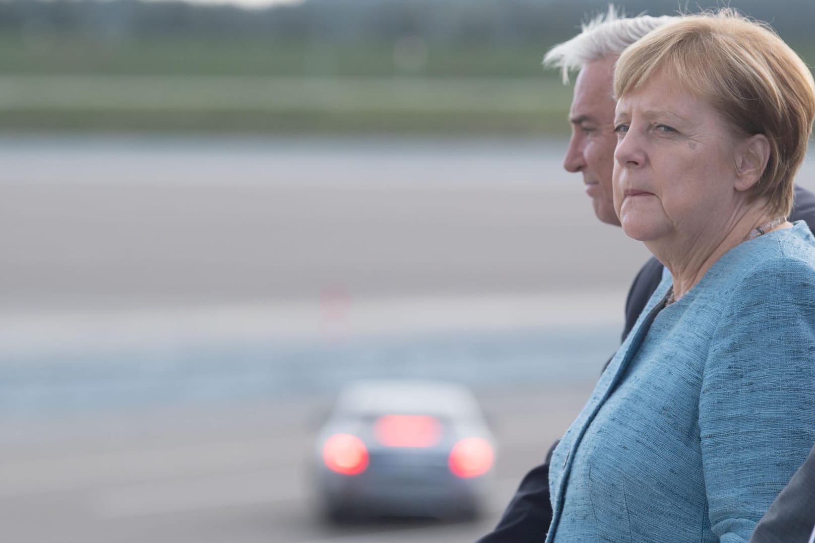Kanzlerin Angela Merkel bei der Inbetriebnahme eines neuen Prüf- und Technologiezentrum von Daimler: Laut einer aktuellen Civey-Umfrage attestiert eine deutliche Mehrheit der Deutschen Kanzlerin Merkel in der Maaßen-Debatte Führungsschwäche.