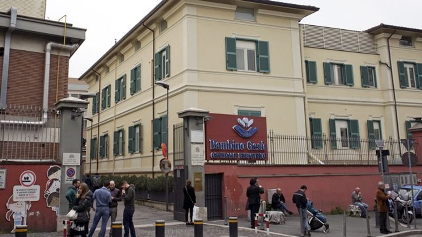 Das zweite Kind wurde in das vatikanische Krankenhaus Bambino Gesu in Rom eingeliefert.