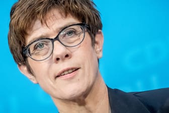 Annegret Kramp-Karrenbauer: Laut der CDU-Generalsekretärin drohte das Scheitern der Regierung.