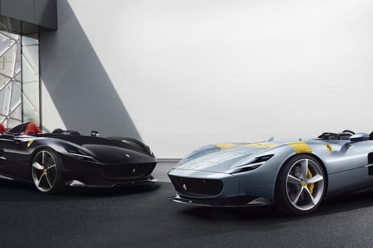 Limitierte Renner im Doppelpack: Ferrari startet mit dem Monza SP1 (rechts) und dem Monza SP2 seine neue Icona-Modellreihe.