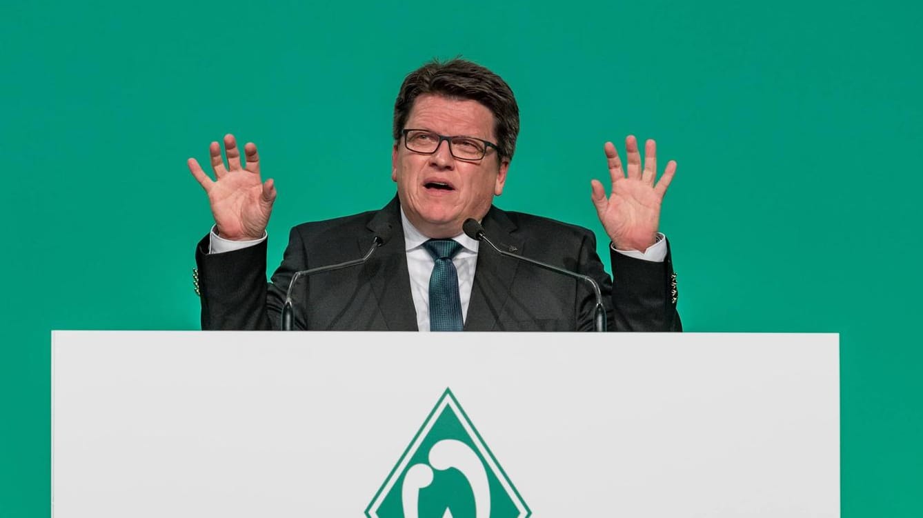 Hubertus Hess-Grunewald bei der Werder-Mitgliederversammlung im November 2017: Der Geschäftsführer will AfD-Wähler unter den eigenen Fans umstimmen.