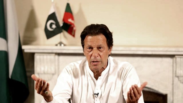 Regt die Wiederaufnahme von Friedensgesprächen mit Indien an: Pakistans Ministerpräsident Imran Khan. Regt die Wiederaufnahme von Friedensgesprächen mit Indien an: Pakistans Ministerpräsident Imran Khan.
