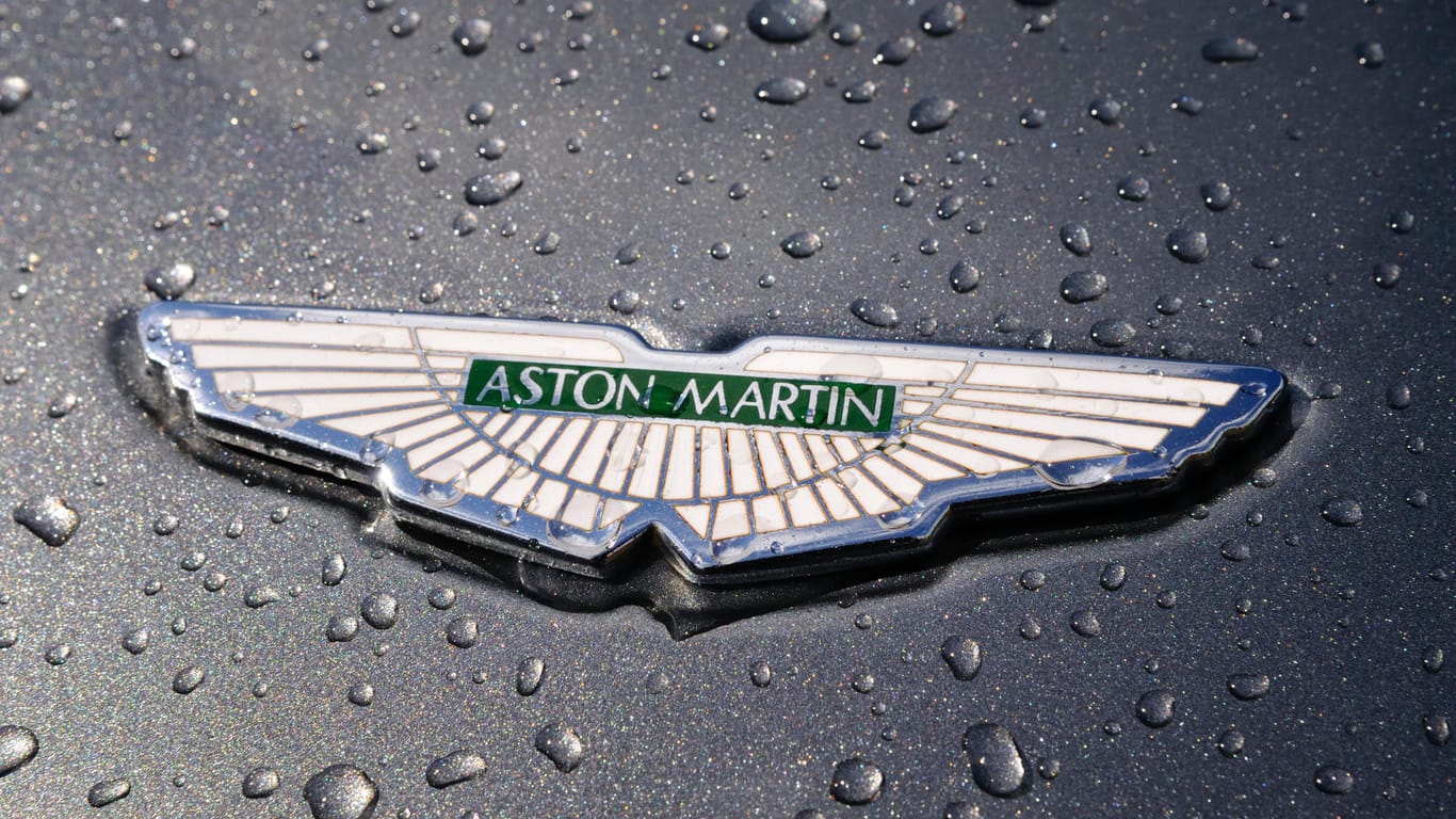 Aston Martin-Abzeichen: Das britische Unternehmen baut seit 1915 Sportwagen.