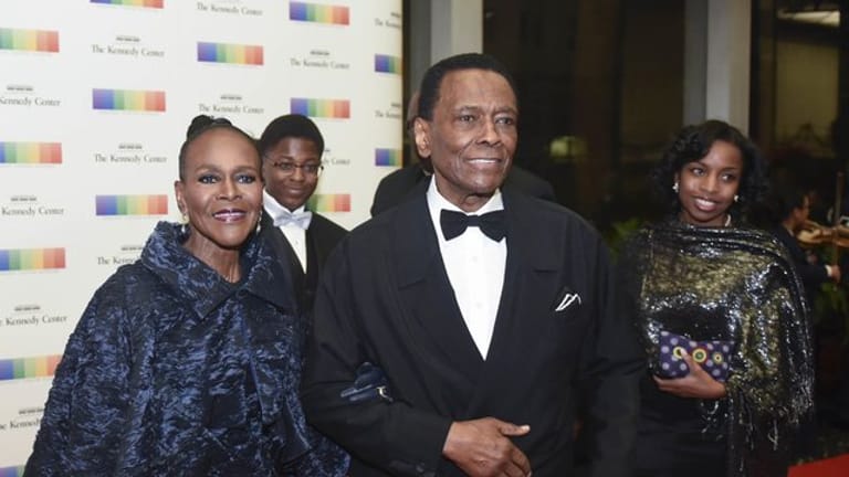 Arthur Mitchell mit der Schauspielerin Cicely Tyson während der Verleihung der Kennedy-Preise 2015.