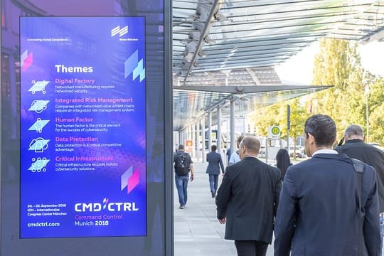 Besucher auf dem Weg zur Command Control 2018 in München.