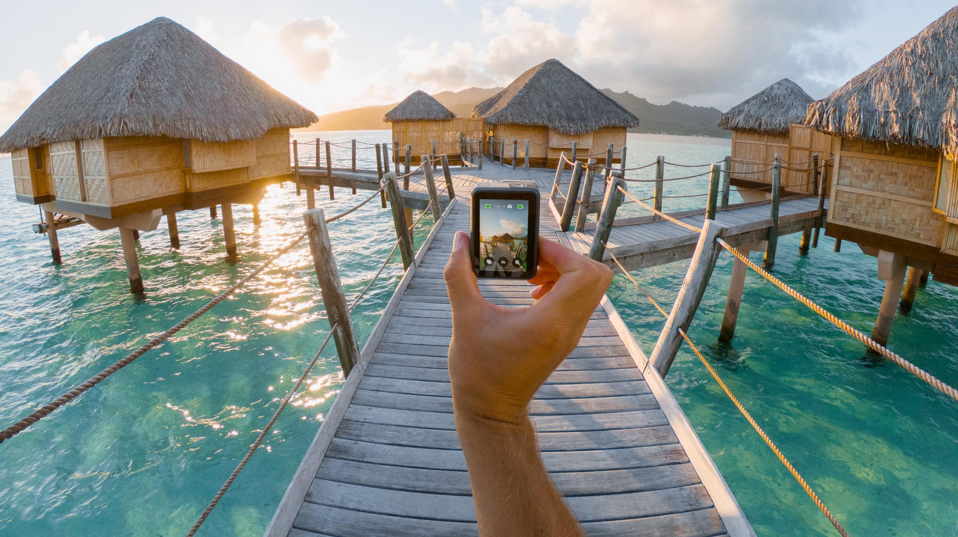 Jemand fotografiert mit einer GoPro im Hochformat: