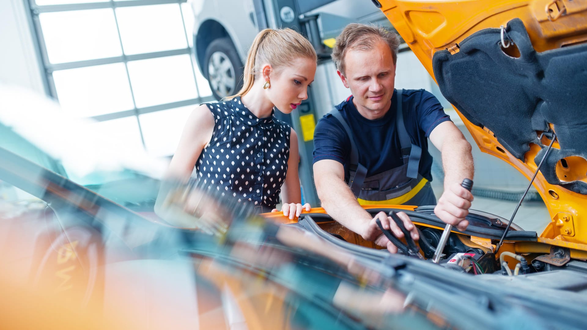 Wartung und Reparatur: Sie können erheblich zu den Unterhaltskosten eines Autos beitragen.
