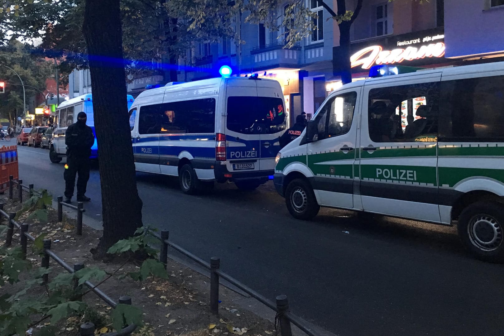 Einsatz des SEK in Berlin-Neukölln: Von dem 21-Jährigen soll eine große Gefahr ausgegangen sein.