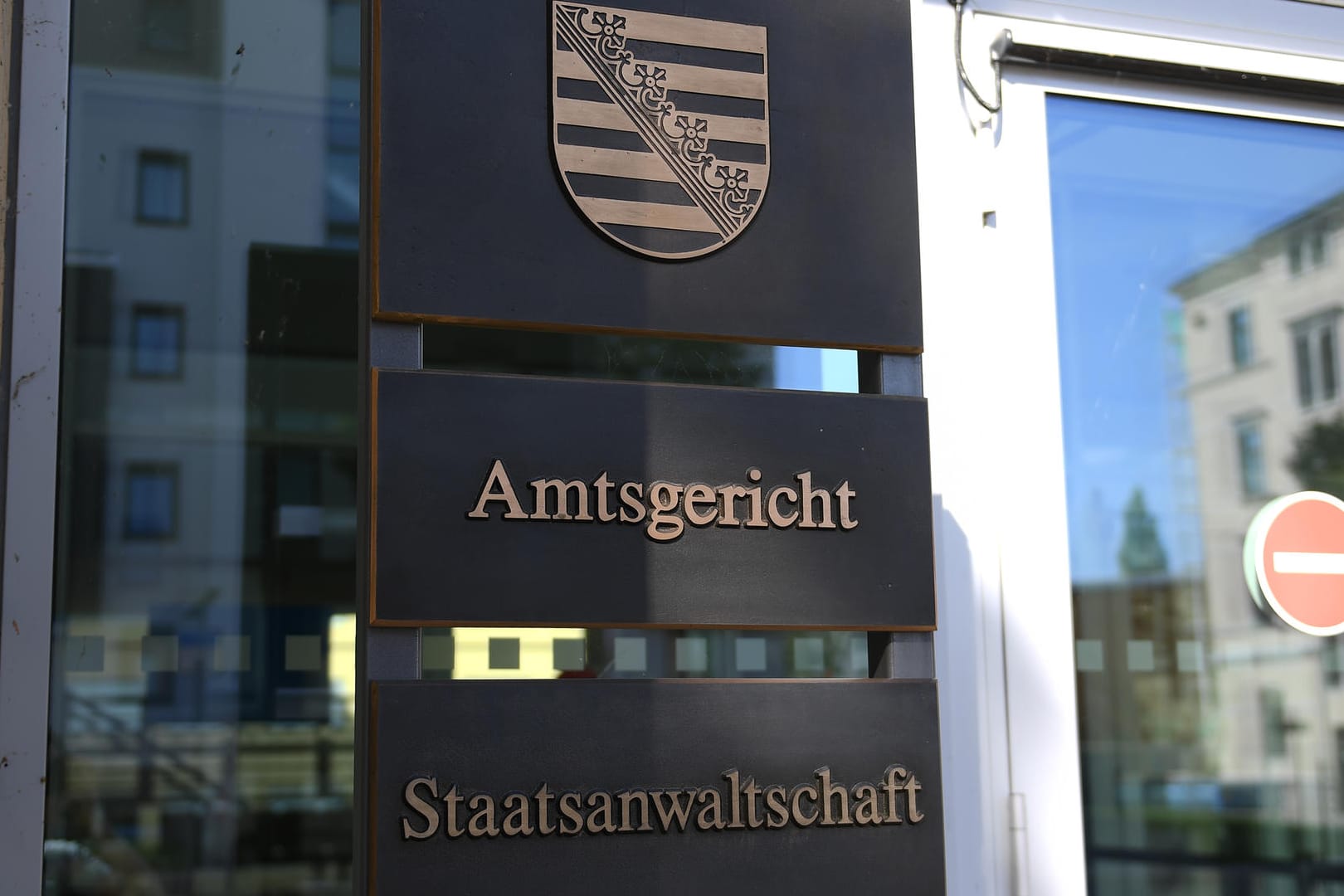 Das Amtsgerichts in Chemnitz: 15 Mitglieder einer selbst ernannten "Bürgerwehr" wurden vorläufig festgenommen worden.