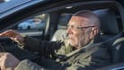 Fahrtüchtigkeit prüfen: So genannte Rückmeldefahrten für Senioren zeigen, ob hinterm Lenkrad noch alles klappt.
