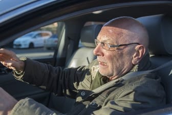 Fahrtüchtigkeit prüfen: So genannte Rückmeldefahrten für Senioren zeigen, ob hinterm Lenkrad noch alles klappt.