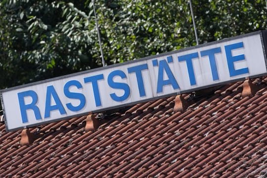 Auf Autobahnraststätten gibt es keinen Anspruch auf kostenlose Nutzung der Toilette.