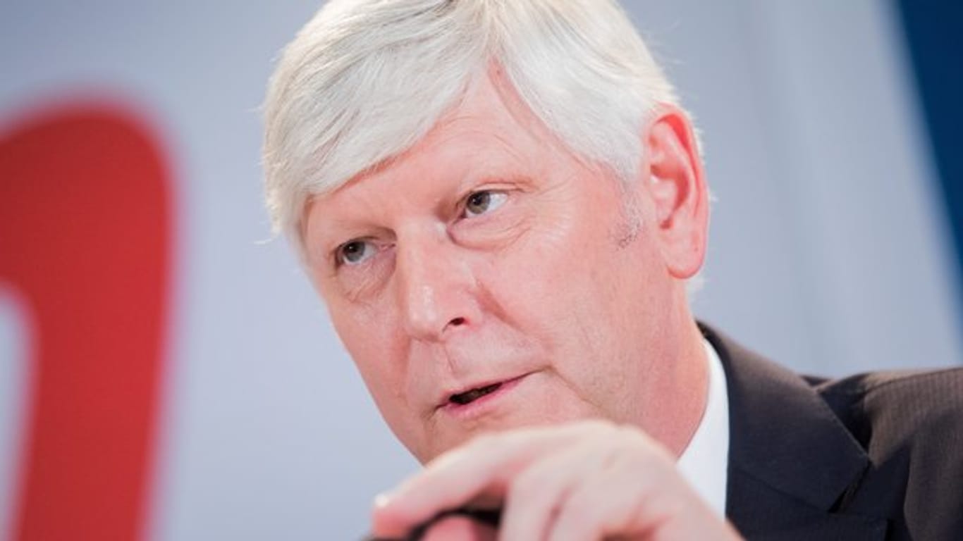 Rolf Martin Schmitz, Vorstandsvorsitzender von RWE: "Die Annahme, dass der Forst gerettet werden kann, das ist Illusion".