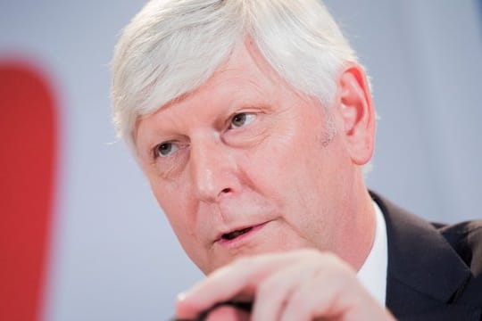 Rolf Martin Schmitz, Vorstandsvorsitzender von RWE: "Die Annahme, dass der Forst gerettet werden kann, das ist Illusion".
