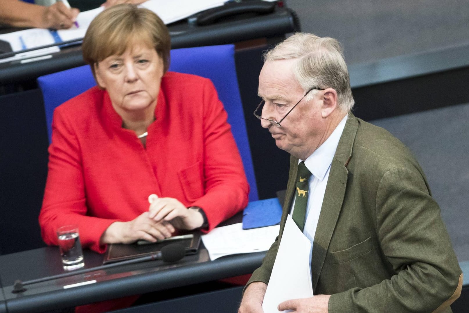 Angela Merkel (CDU) und Alexander Gauland (AfD): Die rechtspopulistische AfD ist laut Umfrage derzeit zweitstärkste Partei in Deutschland.