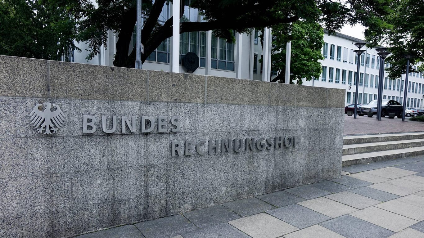 Der Bundesrechnungshof in Bonn: Für die Bezahlung von Ex-Präsidenten werden strengere Regeln gefordert.