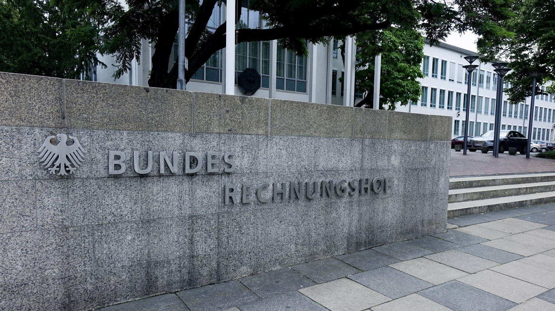 Der Bundesrechnungshof in Bonn: Für die Bezahlung von Ex-Präsidenten werden strengere Regeln gefordert. Der Bundesrechnungshof in Bonn: Für die Bezahlung von Ex-Präsidenten werden strengere Regeln gefordert.