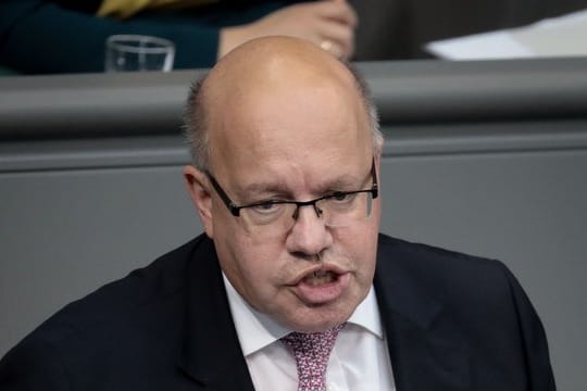 Aus einem Schreiben von Bundeswirtschaftsminister Peter Altmaier geht hervor, dass die Bundesregierung Waffenexporte an Riad, Abu Dhabi und Amman genehmigt hat.