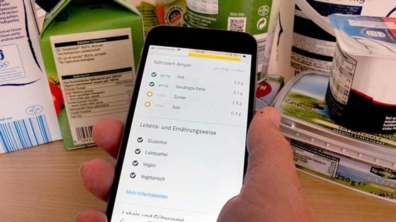 App für Ernährungsberatung: Solche Programme zeigen etwa den Fett-, Zucker- und Salzgehalt von zuvor mit einem Barcode eingescannten Nahrungsmitteln.