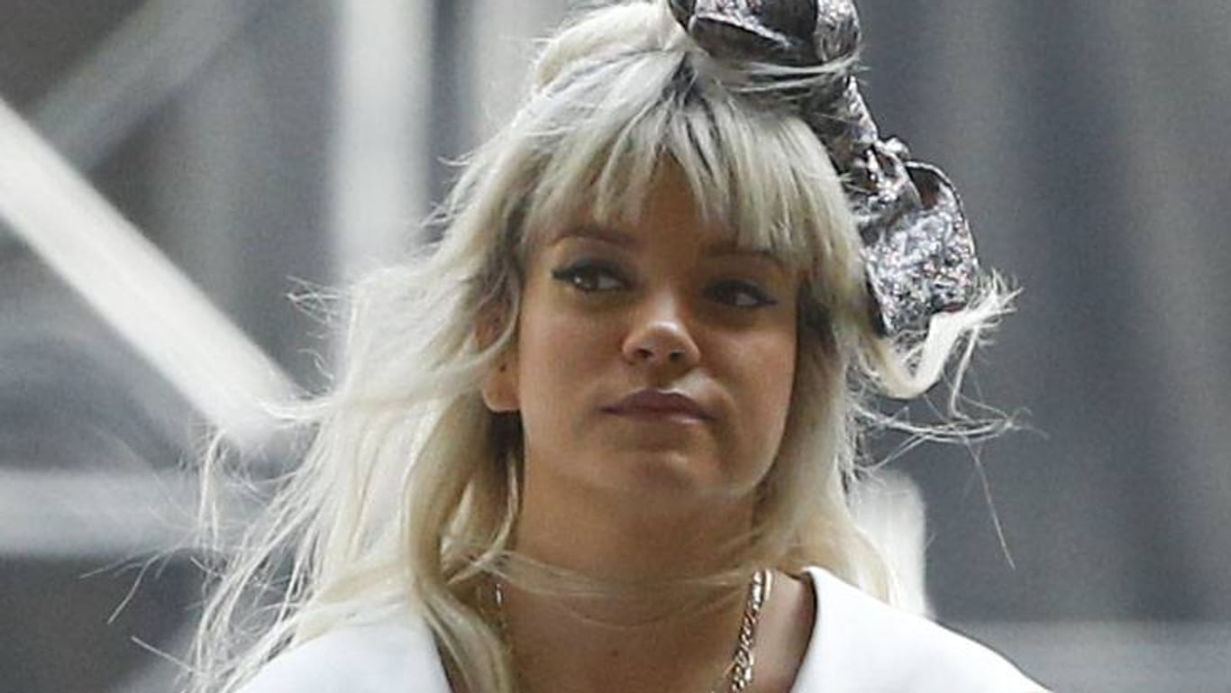 Lily Allen: Die Sängerin spricht jetzt ganz offen über einen der schwersten Momente in ihrem Leben.