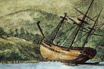 Ein Gemälde des Schiffs: Wegen ihrer Bauweise konnte die Endeavour leicht an Land gezogen werden.