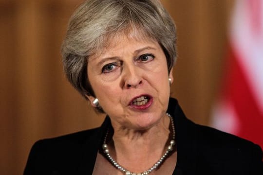 Theresa May, Premierministerin von Großbritannien, verschärft den Ton.