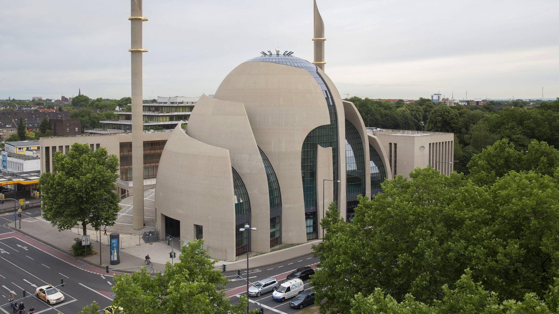 Die Zentralmoschee der Ditib in Köln: Der Verfassungsschutz prüft derzeit, ob die Ditib-Zentrale beobachtet werden soll.