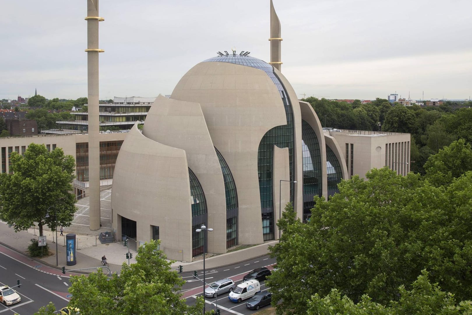 Die Zentralmoschee der Ditib in Köln: Der Verfassungsschutz prüft derzeit, ob die Ditib-Zentrale beobachtet werden soll.