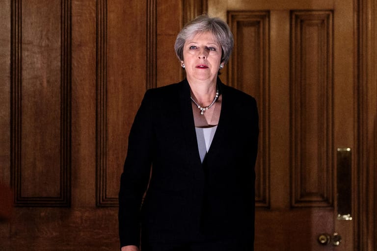 Theresa May tritt in London vor die Presse: Die britische Premierministerin kritisiert die Haltung der EU-Brexit-Unterhändler scharf.