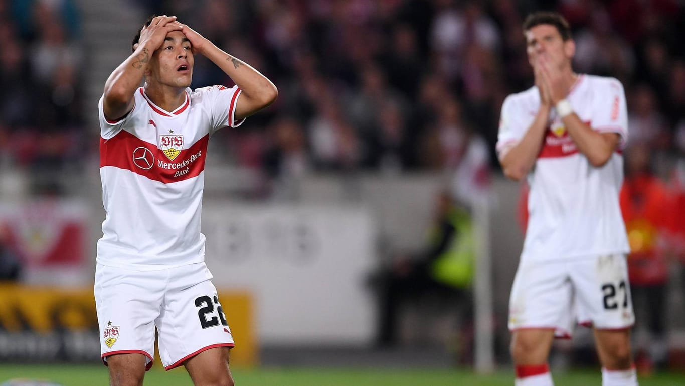 Fassungslos: Stuttgarts Angreifern Nicolas Gonzalez (l.) und Mario Gomez (r.) gelang gegen Düsseldorf kein Treffer.