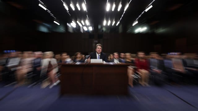 Die Vorwürfe gegen Kavanaugh sind inzwischen Gegenstand einer parteipolitischen Schlammschlacht in Washington geworden. Die Vorwürfe gegen Kavanaugh sind inzwischen Gegenstand einer parteipolitischen Schlammschlacht in Washington geworden.