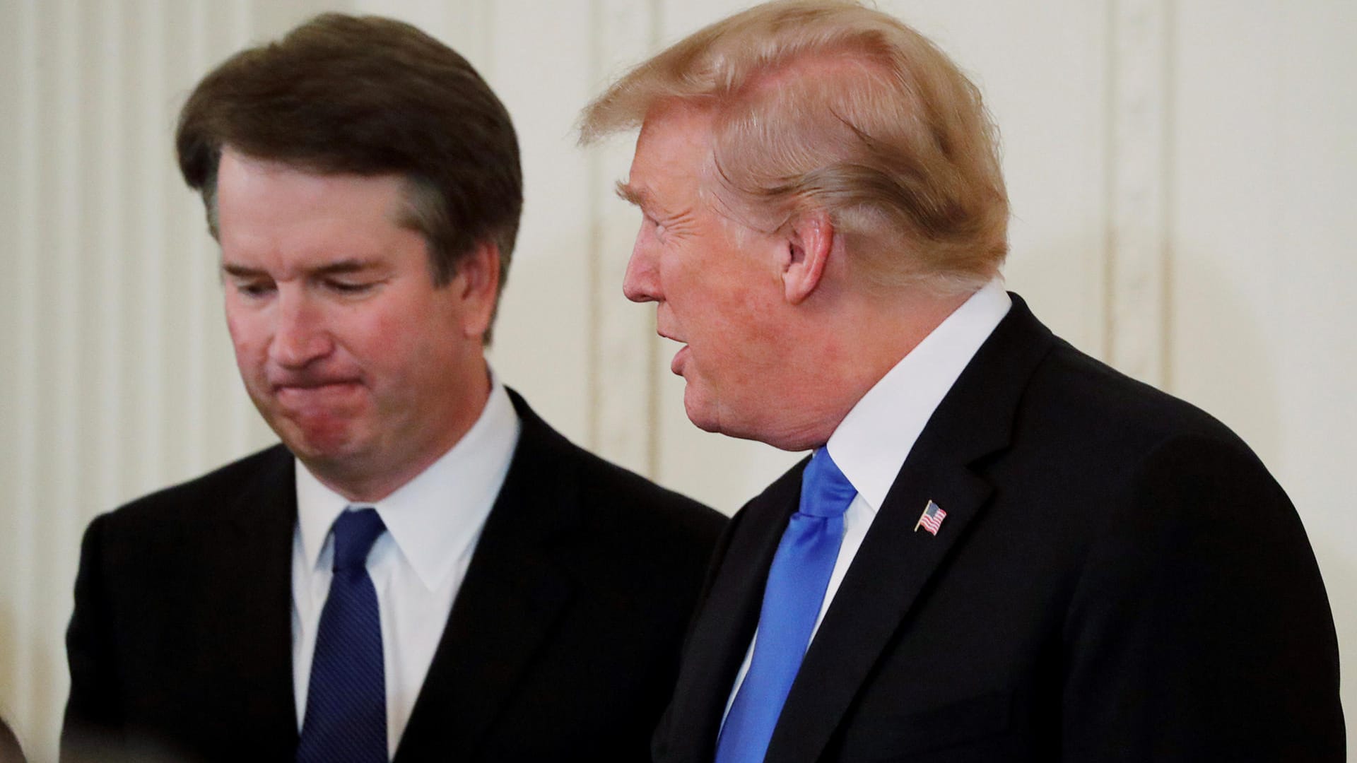 US-Präsident Donald Trump und sein Kandidat für den Supreme Court Brett Kavanaugh: Nachdem Trump zunächst wenig zu den Missbrauchsvorwürfen gegen seinen Richter gesagt hatte, legte er am Freitag los – und erntete einen Proteststurm.