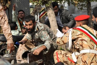 Anschlag im Iran: Bei einer Schießerei während einer Militärparade in iranischen Stadt Ahwas sind viele Menschen verletzt worden. Unter ihnen auch Kinder.