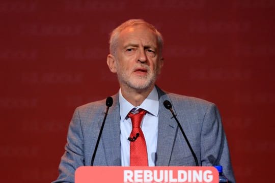 Jeremy Corbyn ist Vorsitzender der oppositionellen Labour-Partei.