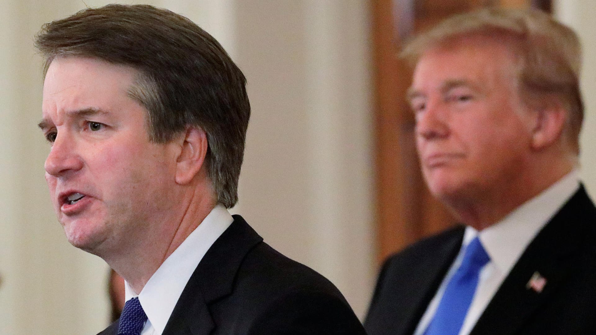 Brett Kavanaugh: Eine Frau erhebt schwere Anschuldigungen gegen den Kandidaten für den Obersten Gerichtshof der USA. Brett Kavanaugh: Eine Frau erhebt schwere Anschuldigungen gegen den Kandidaten für den Obersten Gerichtshof der USA.