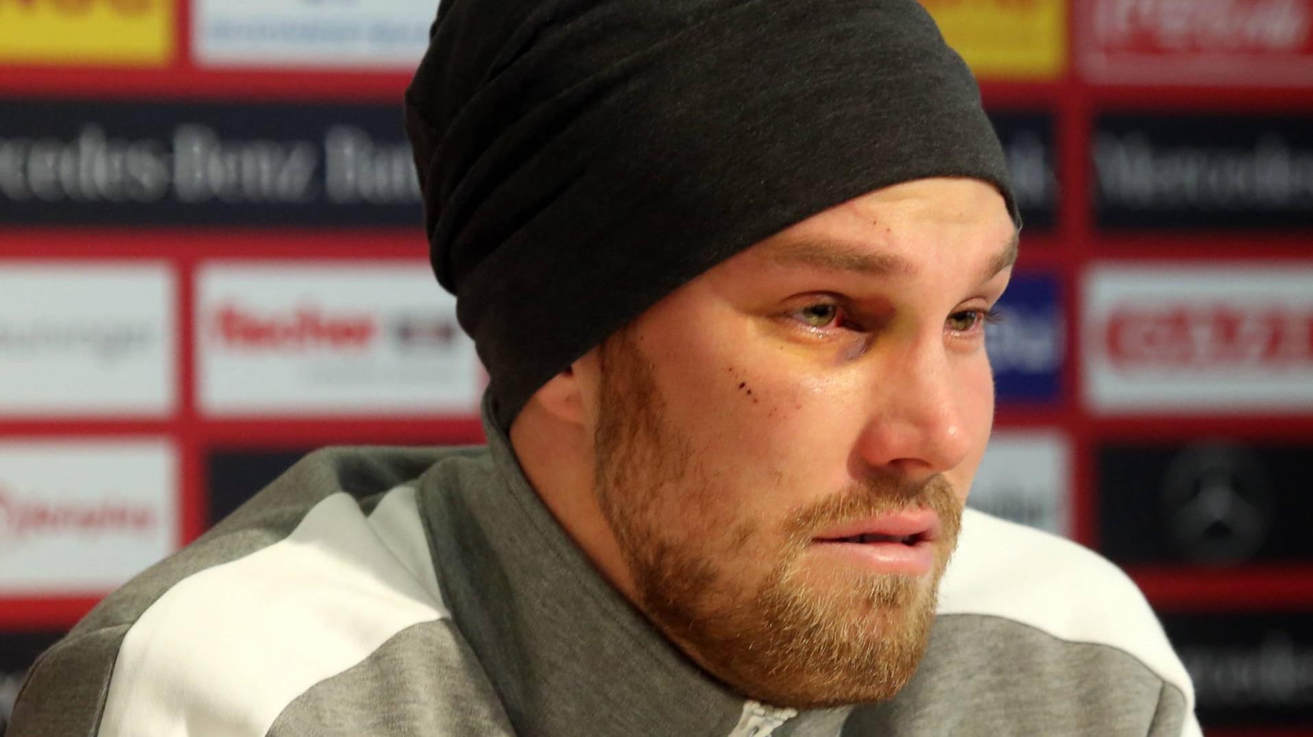 Emotionaler Moment: Großkreutz auf der Pressekonferenz nach dem Vorfall in Stuttgart.